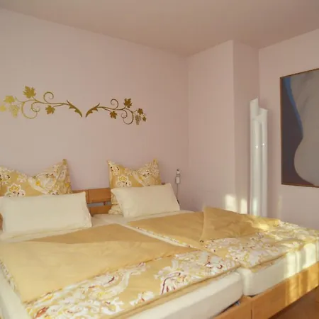 Ferienwohnung Unter Dem Schwalbennest Wachenheim an der Weinstrasse Room photo